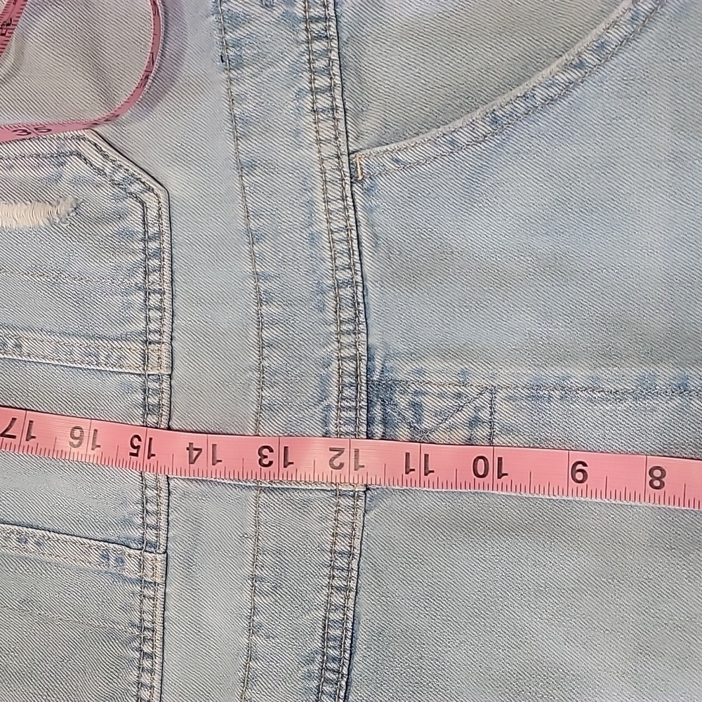 Gap Size S Light Wash Shortall, Light Destroyed, Excellent Used Condition - Picture 7 of 10